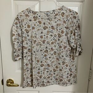 Emily Daniels‎ Size M Floral Top With Elastic Sleeves